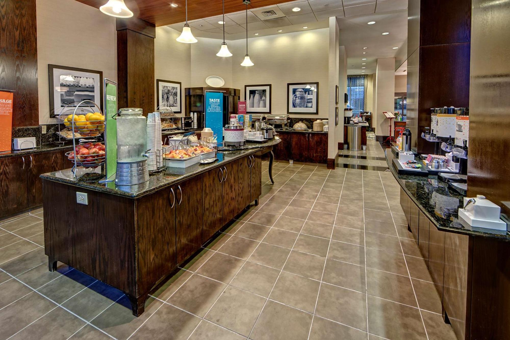 Hampton Inn & Suites Nashville-Downtown Bagian luar foto