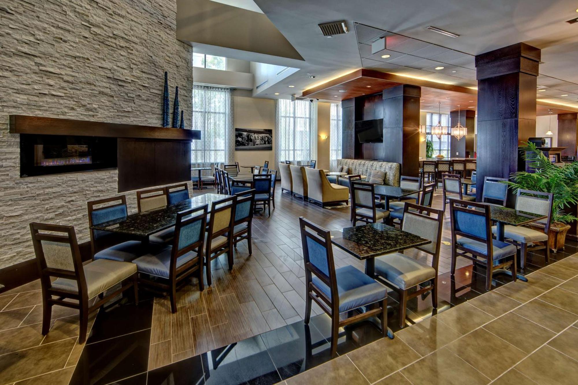 Hampton Inn & Suites Nashville-Downtown Bagian luar foto
